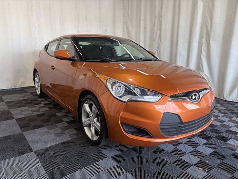 Used 2013 Hyundai Veloster FWD image 3