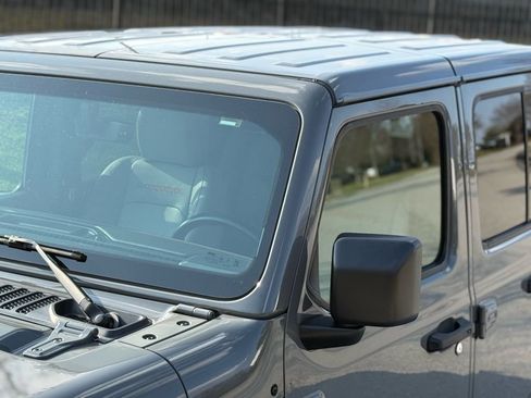 Used 2023 Jeep Gladiator Mojave w/ Cold Weather Group image 10