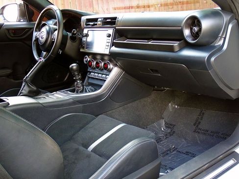 Used 2025 Toyota GR86 Premium w/ Performance Package RWD image 39