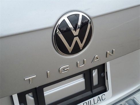 Used 2023 Volkswagen Tiguan SE image 29