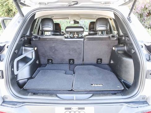 Used 2018 Jeep Cherokee Limited image 24