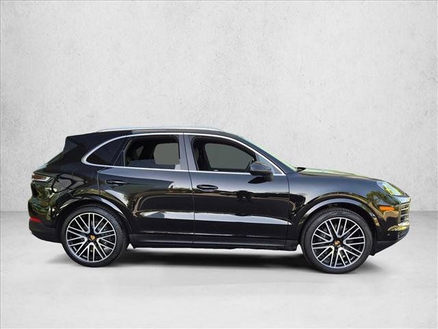 Used 2025 Porsche Cayenne AWD/4WD image 4