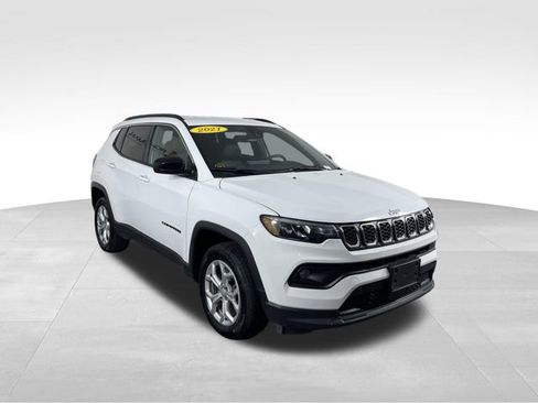Used 2024 Jeep Compass Latitude AWD/4WD image 12