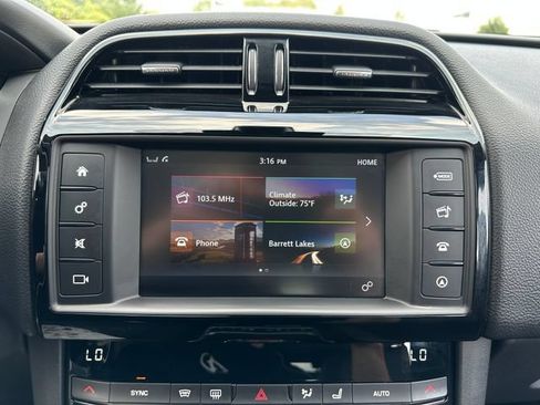 Used 2018 Jaguar F-PACE Premium AWD/4WD image 26