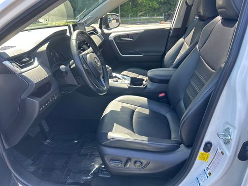 Used 2019 Toyota RAV4 Limited w/ Advanced Technology Package AWD/4WD image 17