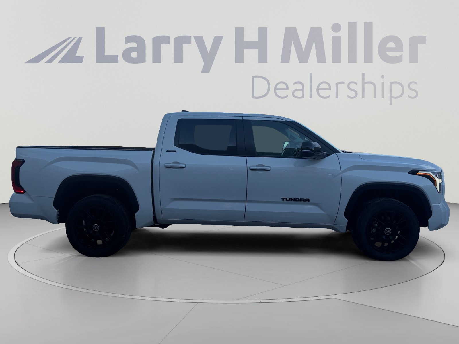 Used 2024 Toyota Tundra Limited AWD/4WD image 6