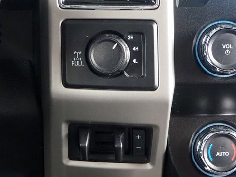 Used 2020 Ford F250 Lariat w/ Lariat Value Package image 31