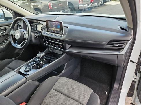 Used 2024 Nissan Rogue SV image 34