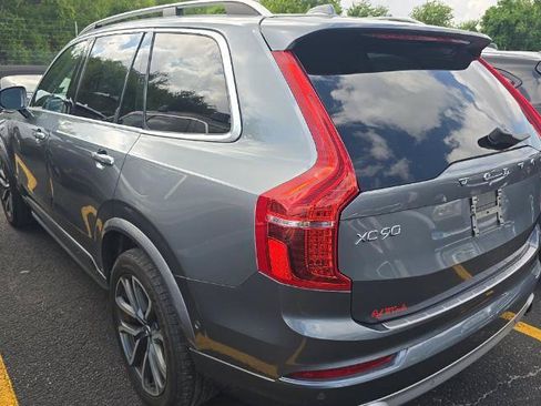 Used 2018 Volvo XC90 T5 Momentum w/ Convenience Package FWD image 5