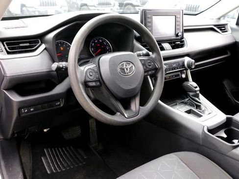 Used 2021 Toyota RAV4 XLE w/ Convenience Package FWD image 9