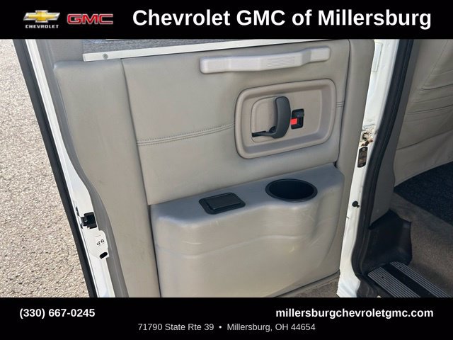 Used 2004 GMC Savana 1500 w/ Preferred Equipment Group RWD image 23