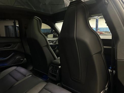 Used 2021 Porsche Taycan image 19