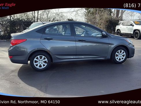 Used 2012 Hyundai Accent GLS image 6