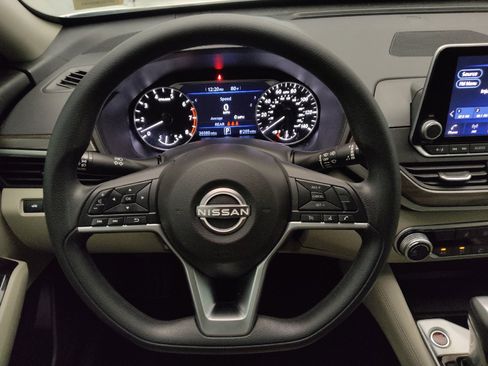 Used 2023 Nissan Altima 2.5 SV FWD image 22