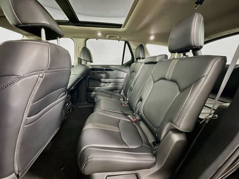 Certified 2025 Honda Pilot Touring image 17