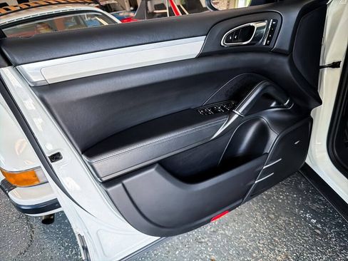 Used 2013 Porsche Cayenne Turbo w/ Premium Pkg Plus AWD/4WD image 17