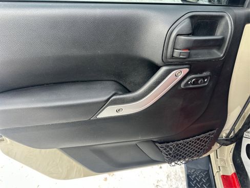 Used 2018 Jeep Wrangler Unlimited Rubicon w/ Cold Weather Group image 28