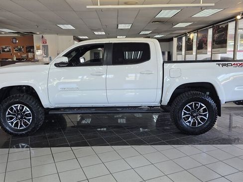 Used 2020 Toyota Tacoma TRD Sport w/ Technology Package AWD/4WD image 9