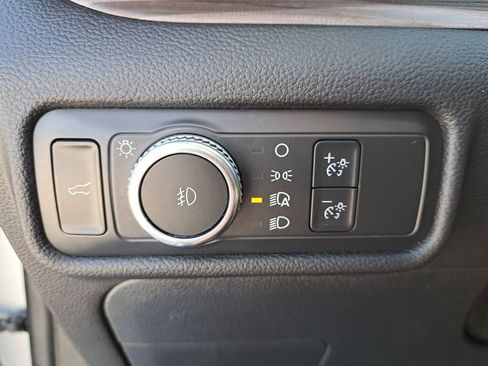 Used 2022 Ford Explorer Limited image 27