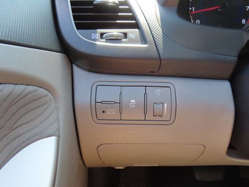 Used 2012 Hyundai Accent GLS w/ Premium Pkg 3 FWD image 23