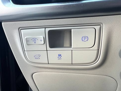 Certified 2025 Hyundai Tucson Limited FWD image 22