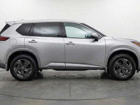 Used 2025 Nissan Rogue SV AWD/4WD image 8