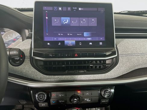 Used 2022 Jeep Compass Latitude w/ Sun and Sound Group image 23