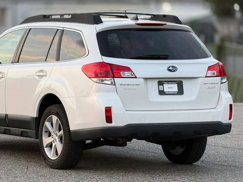 Used 2014 Subaru Outback 2.5i Premium AWD/4WD image 16