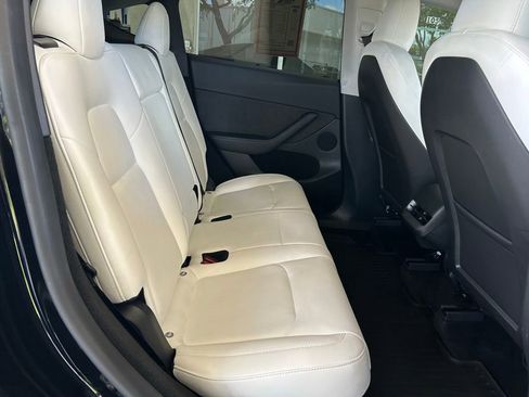 Used 2024 Tesla Model Y Long Range AWD/4WD image 25