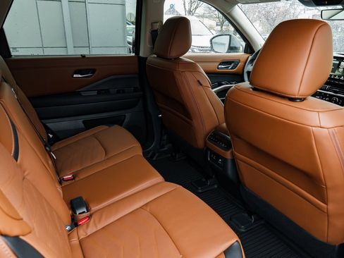 New 2025 Nissan Pathfinder Platinum image 29