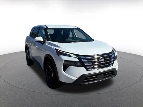 Used 2025 Nissan Rogue SV image 4