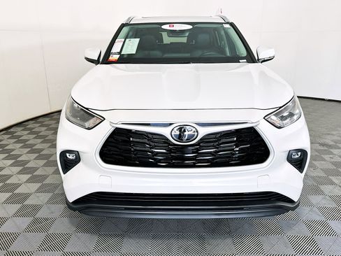 Certified 2025 Toyota Highlander XLE AWD/4WD image 8