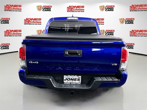 Certified 2022 Toyota Tacoma Limited image 17