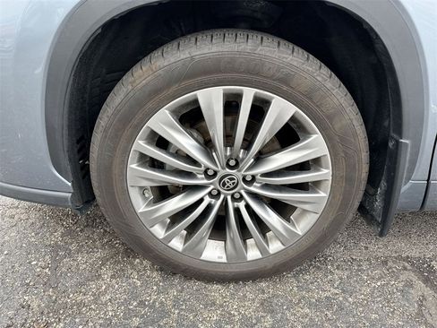 Used 2020 Toyota Highlander Platinum image 10
