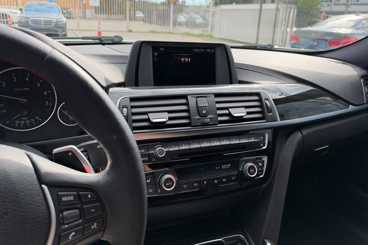 Used 2018 BMW 330i Sedan w/ Convenience Package RWD image 13
