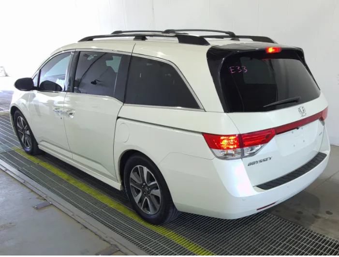 Used 2014 Honda Odyssey Touring Elite image 3