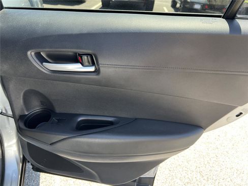 Used 2025 Toyota Corolla Cross XLE FWD image 28