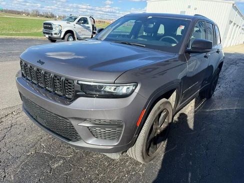 Used 2024 Jeep Grand Cherokee Altitude image 4