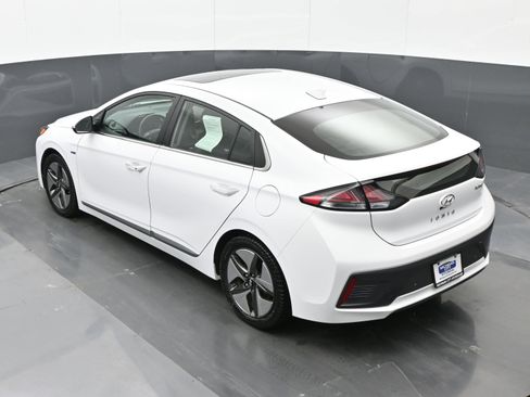 Used 2020 Hyundai Ioniq Limited image 34