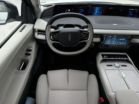 New 2026 Lincoln Navigator Reserve AWD/4WD image 24