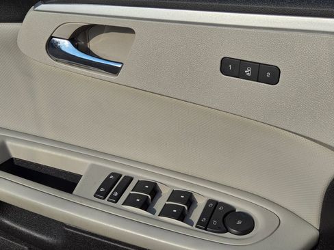 Used 2012 Chevrolet Traverse LTZ FWD image 24