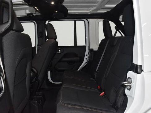 Used 2025 Jeep Wrangler Unlimited Sahara AWD/4WD image 17