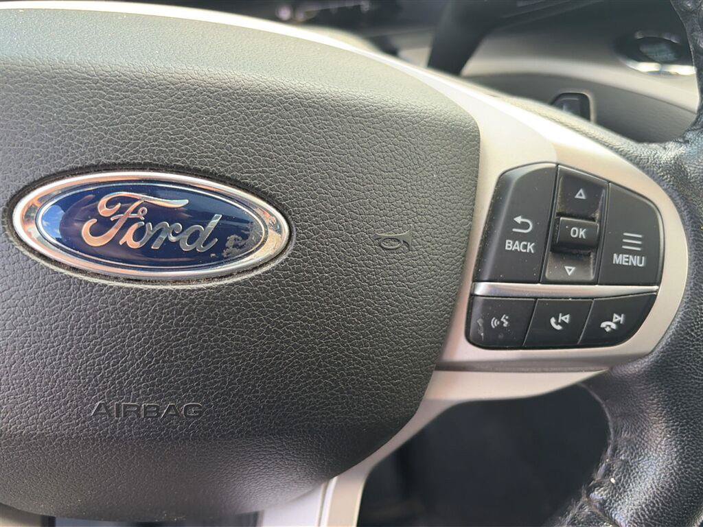 Used 2021 Ford Explorer XLT w/ Equipment Group 202A AWD/4WD image 17