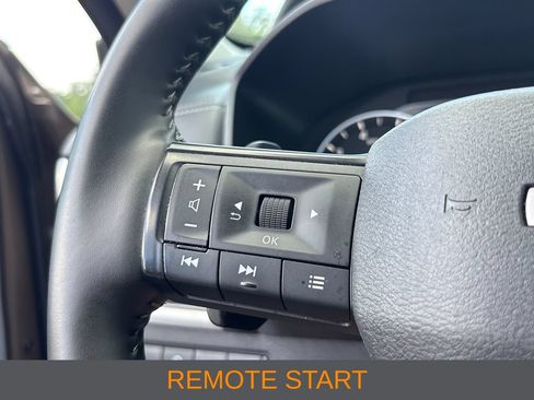 Used 2025 Nissan Rogue SV FWD image 8