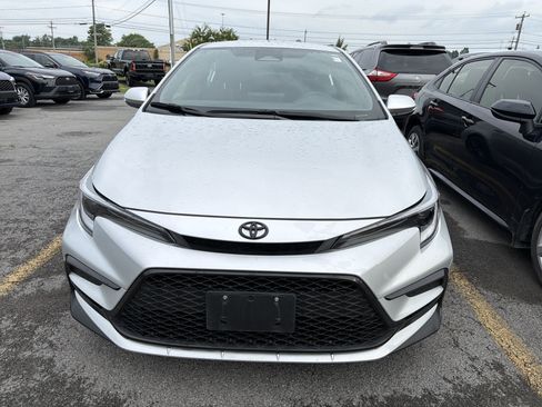 Used 2025 Toyota Corolla SE FWD image 3
