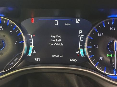 Used 2025 Chrysler Pacifica Select FWD image 11