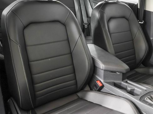 Used 2023 Volkswagen Jetta SE w/ Panoramic Sunroof Package FWD image 46