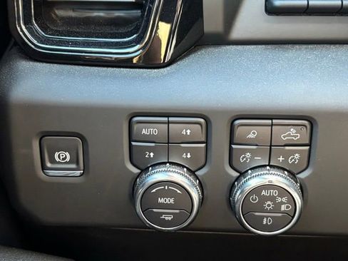 New 2025 GMC Sierra 1500 AT4 w/ AT4 Premium Package AWD/4WD image 32