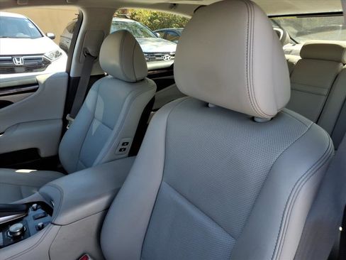 Used 2014 Lexus LS 460 w/ Comfort Package image 14