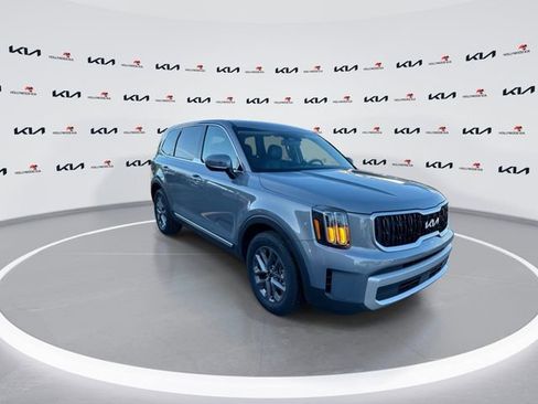 Used 2024 Kia Telluride LX FWD image 2